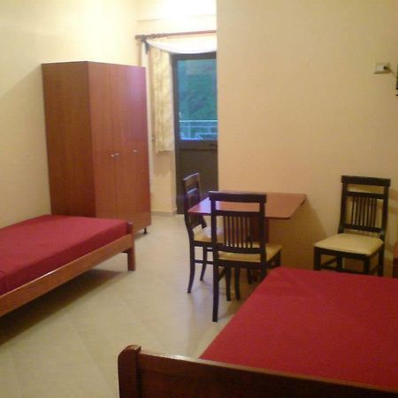 Hotel Natyra E Qete Peshkopi Exteriör bild